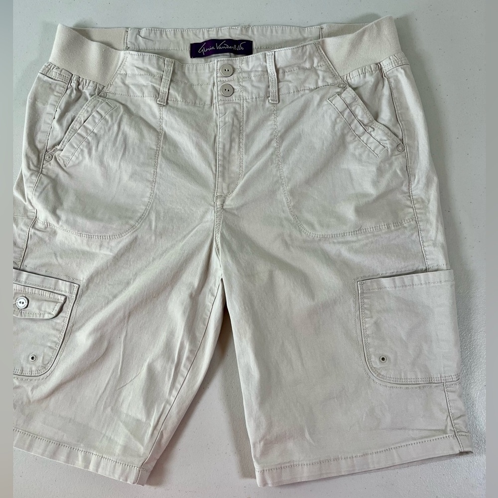 2 pair size 10 shorts for women- Lee Natural Fit, Gloria Vanderbilt Cream Cargo - Picture 3 of 17